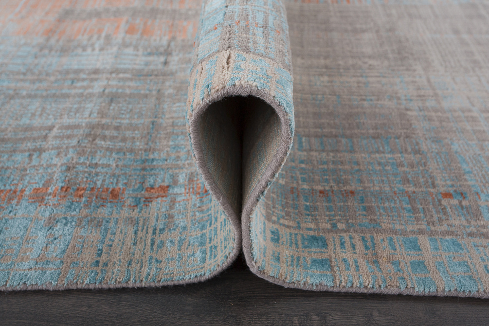 Индийский ковер из шерсти и бамбукового шёлка «UNSTRING» SRB701-ASH-JAQU