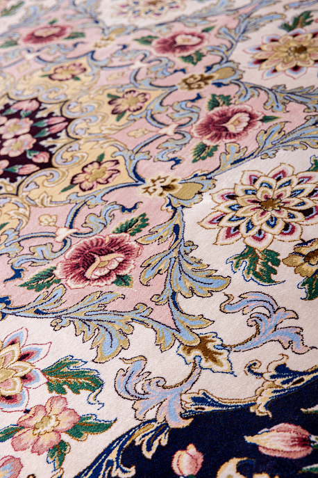 Иранский ковёр из шёлка и модала «MASTERPIECE QUM» 005-22-POLONAISE-VIOLET