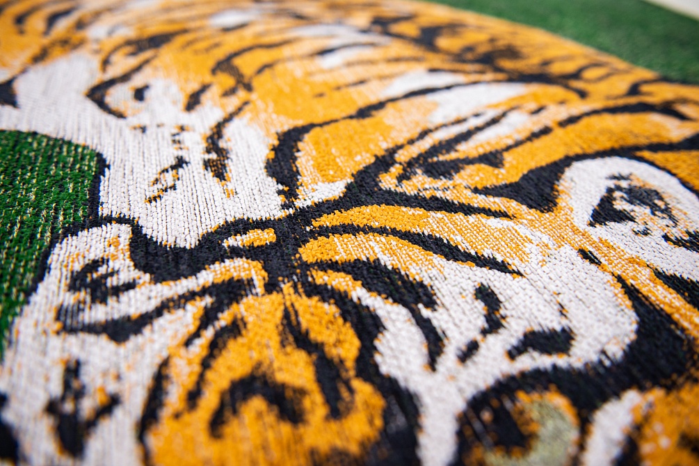 Бельгийский ковер из полиэфирного шёлка «POP» 9388-TIGER-GREEN ON FIRE