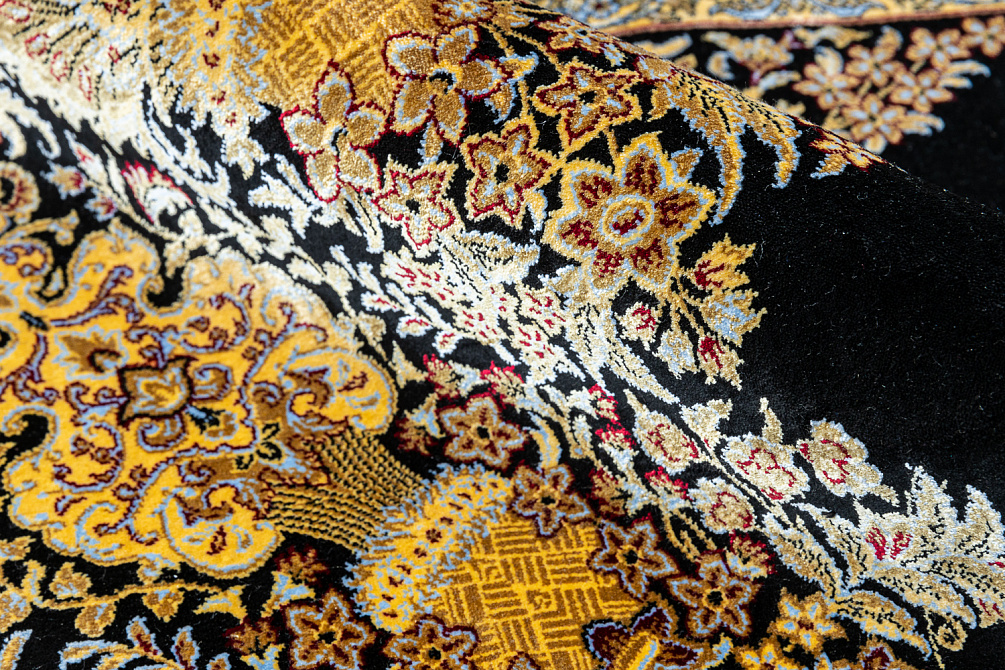 Иранский ковёр из шёлка и модала «MASTERPIECE QUM» 051-21-GRAND MEDALION BLACK-GOLD