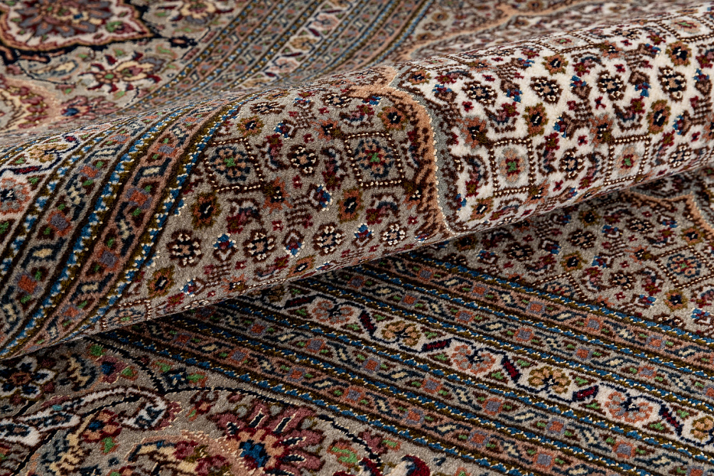 Иранский ковёр из шерсти и шёлка «TABRIZ MAHI» 12-216-IR