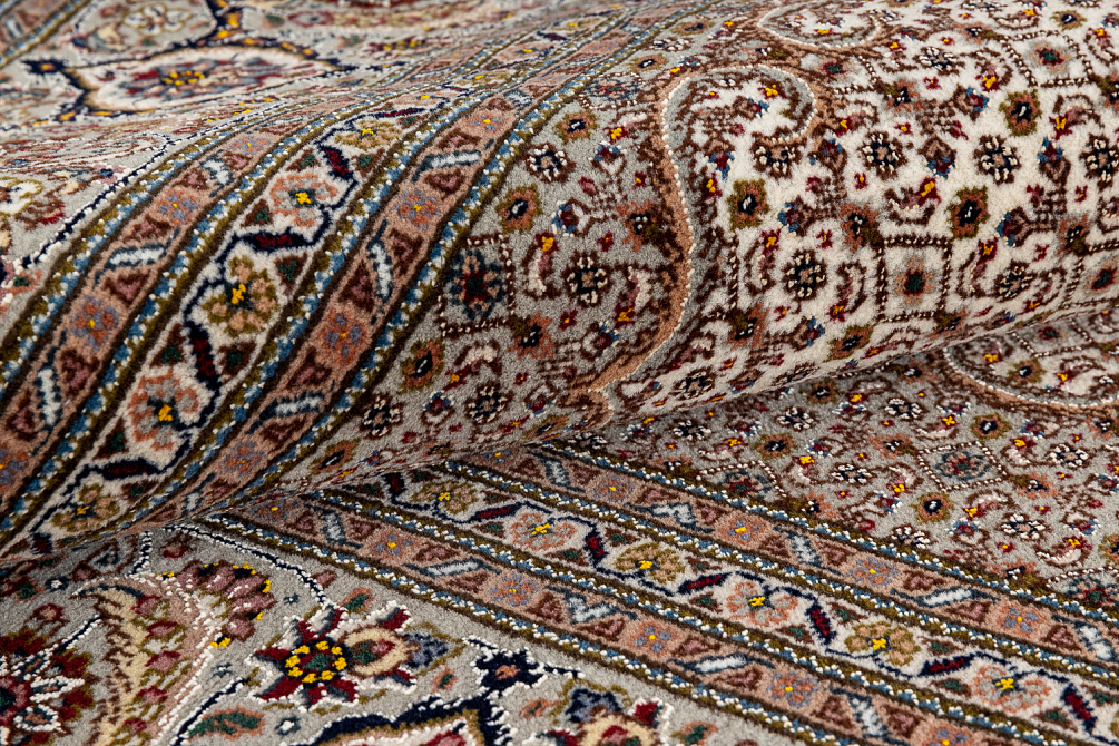 Иранский ковёр из шерсти и шёлка «TABRIZ MAHI» 13-54-IR