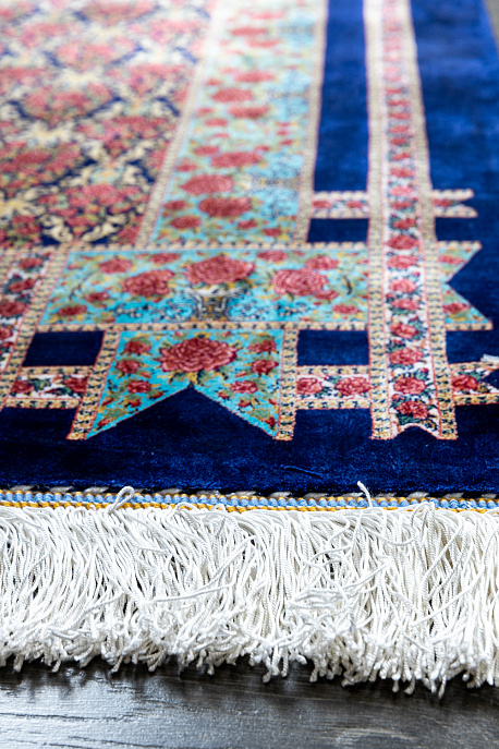 Иранский ковёр из шёлка и модала «MASTERPIECE QUM» 062-21-ROSES-NAVY