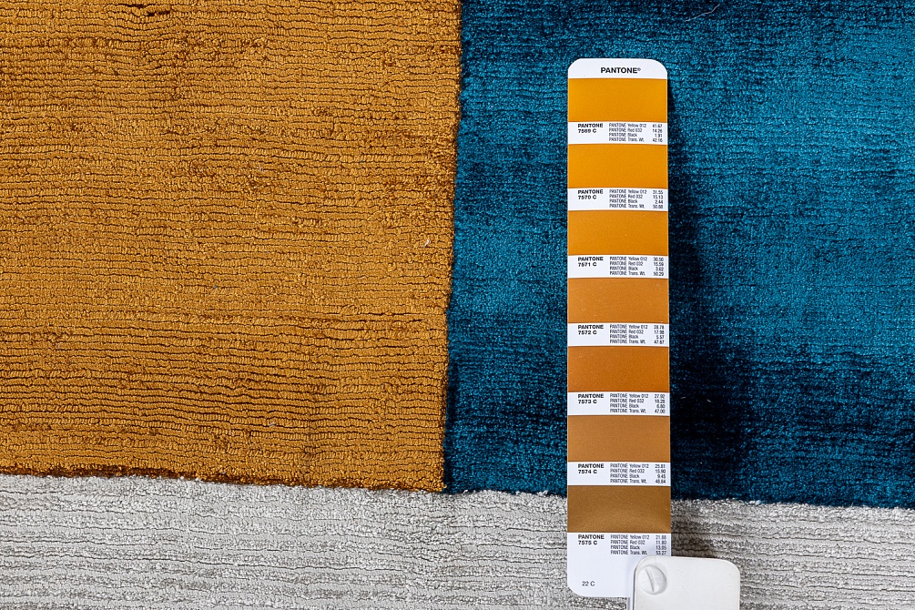 Индийский ковер из арт-шёлка «ROSERA» RSR04-GLD-MLT