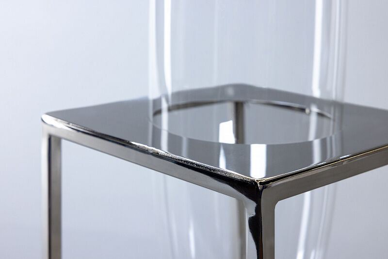 Ваза на серебряном подстолье высокая