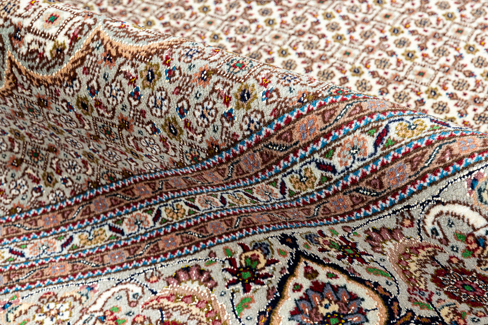 Иранский ковёр из шерсти и шёлка «TABRIZ MAHI» 13-31-IR