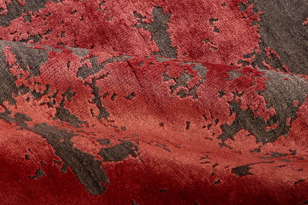 Индийский ковер из шерсти и арт-шёлка «CHAOS THEORY» ESK431-D.GREY-R.LACQUER